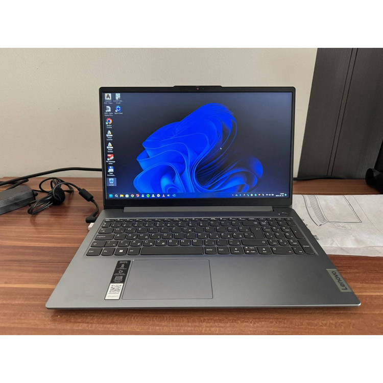 لپ تاپ 15.6 اینچی لنوو مدل IdeaPad Slim 3 15IRU8 - i3 n305 8GB 512 SSD همراه با کیف اوریجینال